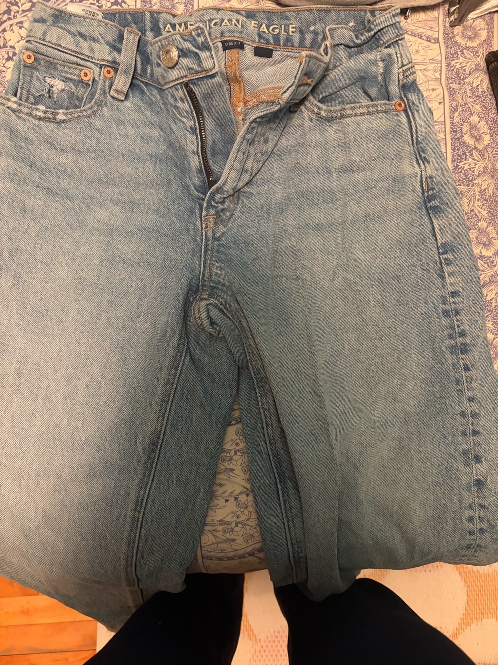 American Eagle Outfitters Light Wash Men’s Relaxed Jeans